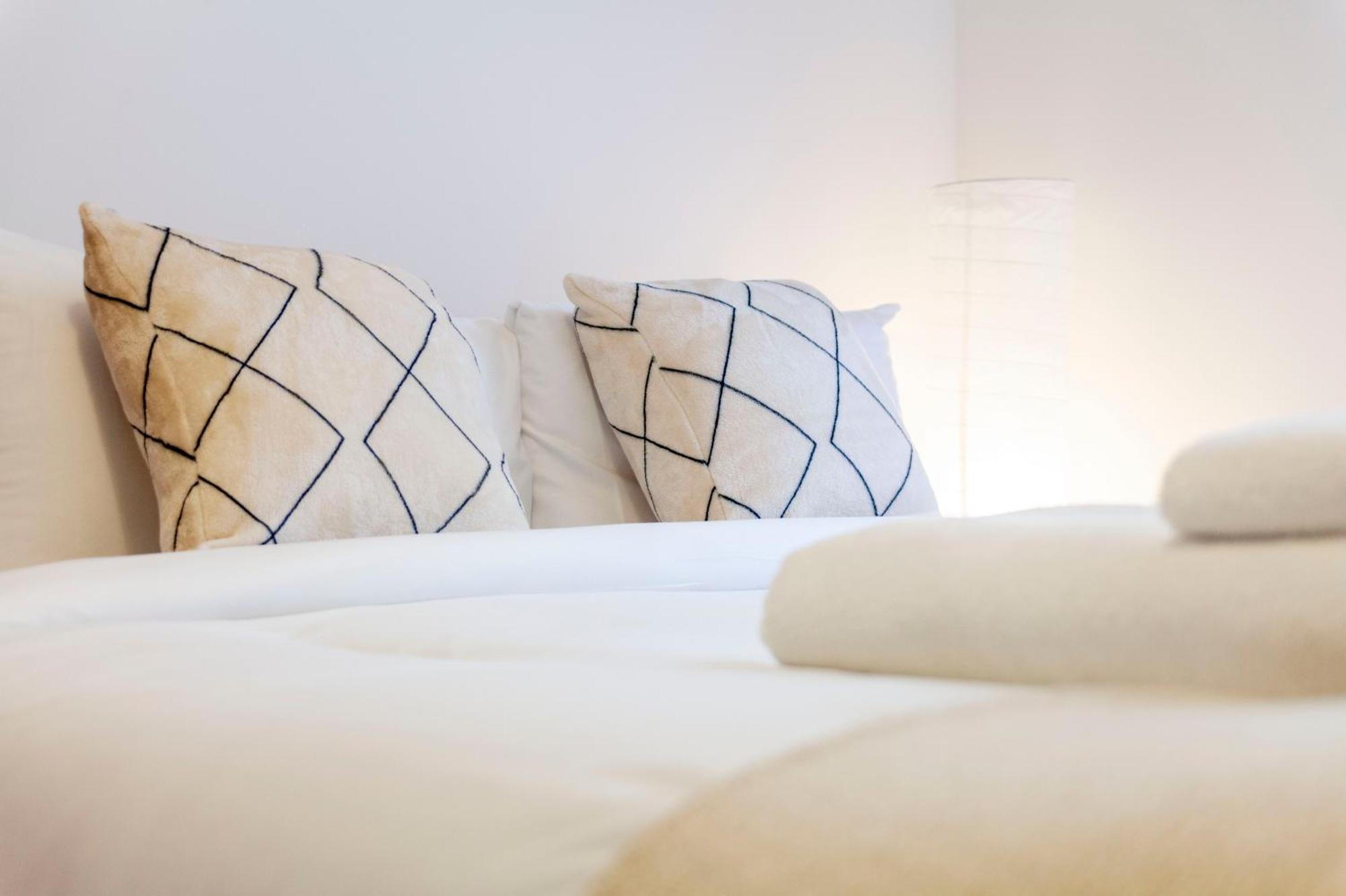 Bright 2br Flat Off Trendy Chiswick High Road * Londres
